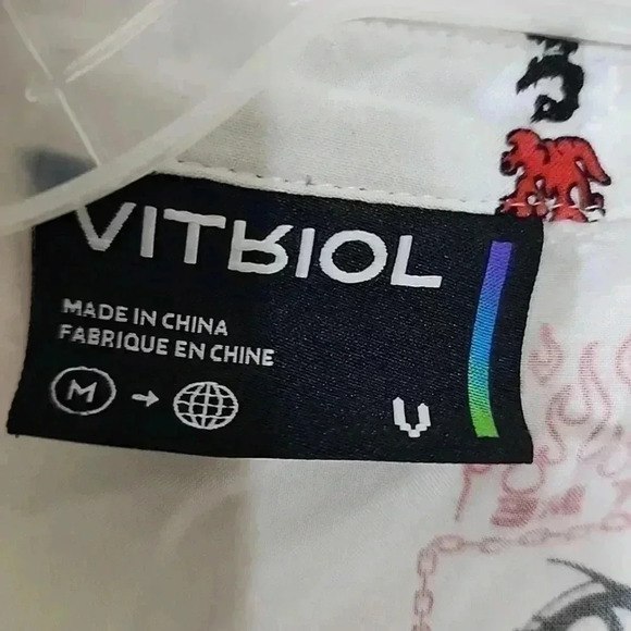 VITRIOL Caedia Allover Anime Print White Short Sleeve Button Up Shirt. Size Medi - Picture 5 of 7